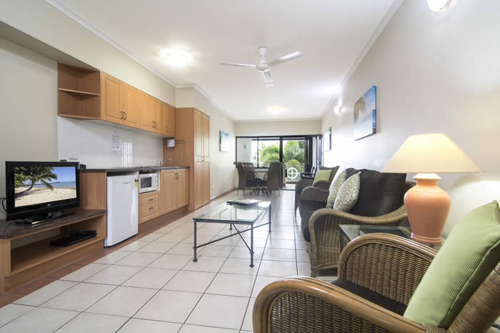 regal-port-douglas-jacuzzi1